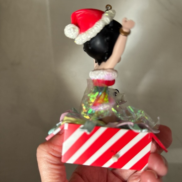 Festive Betty Boop Ornament/Figurine with Dog. - Picture 3 of 6